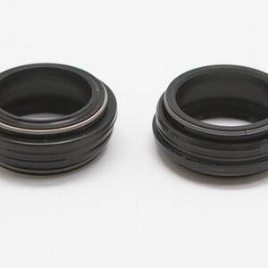 Сальники RST 32мм для AERIAL29/32/650B OMEGA29/650B DIRT (пара) резина черны 1-0935